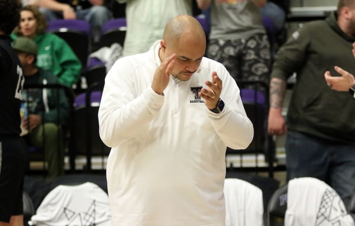 a Tualatin Barlow 6A Oregon boys basketball quarterfinal 2024 Dan Brood 6